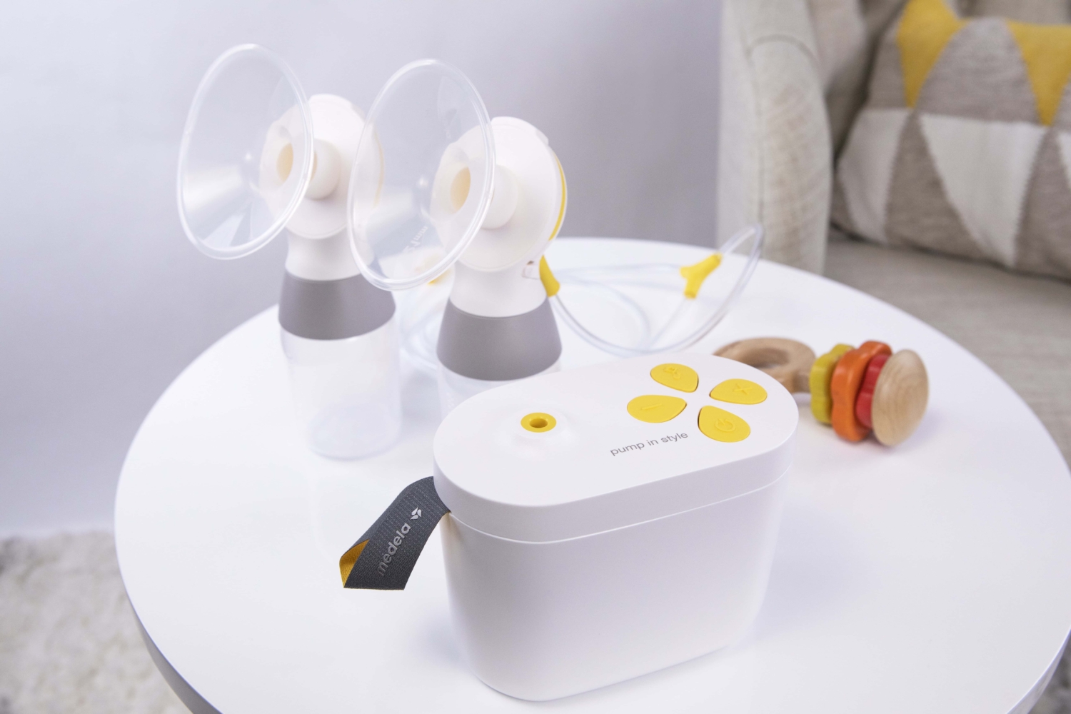 101041360_PNSMX_INS_table_3 Medela Pump In Style with MaxFlow Breast Pump with bottles on table
