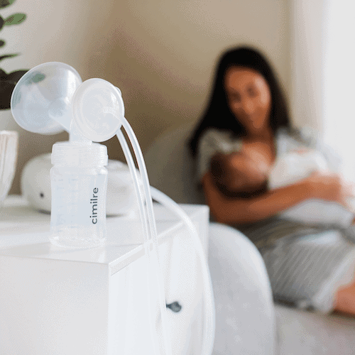 cimilre-s6-s6+-mom-baby-square-min Cimlre S6 Breast Pumping Bottle With Mother Holding Baby